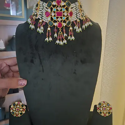 Choker set primary image