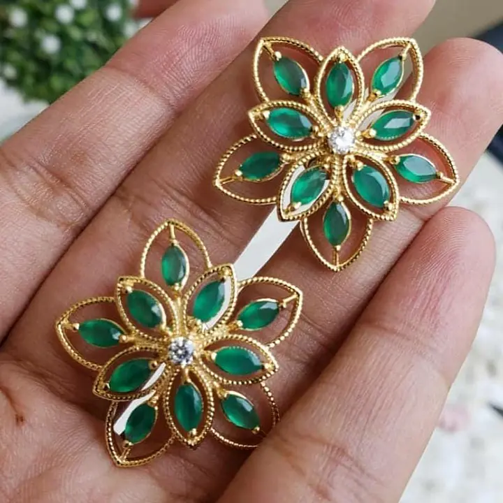 Emerald and diamonds Studs - Master