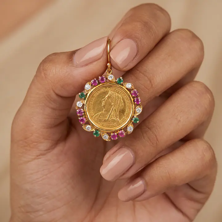 Gold studs set in 22carat gold - Master