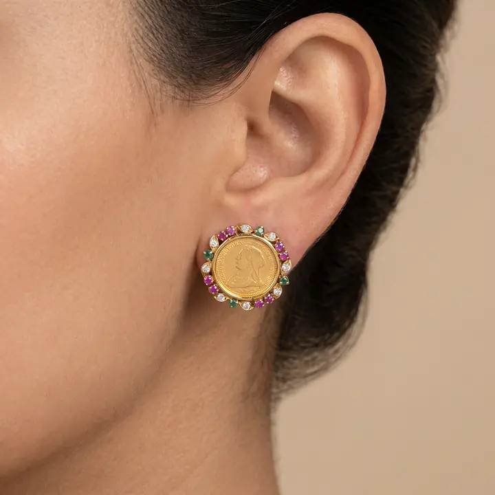 Gold studs set in 22carat gold - Master
