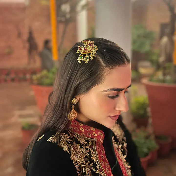 Noor-e-Chand Hair Clip - Master