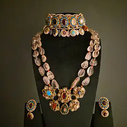 Mehrunisa Navratna Pendant Set - Master