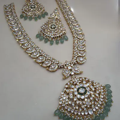 Emerald Noor Haar primary image