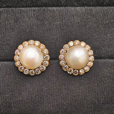 Diamond studs primary image