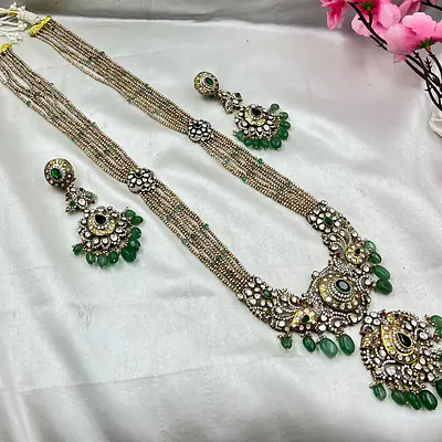 SILVER pendant set with pearls and emeralds primary image