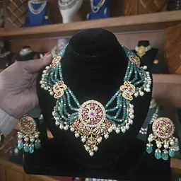 Jadau set in 22carat gold - Master